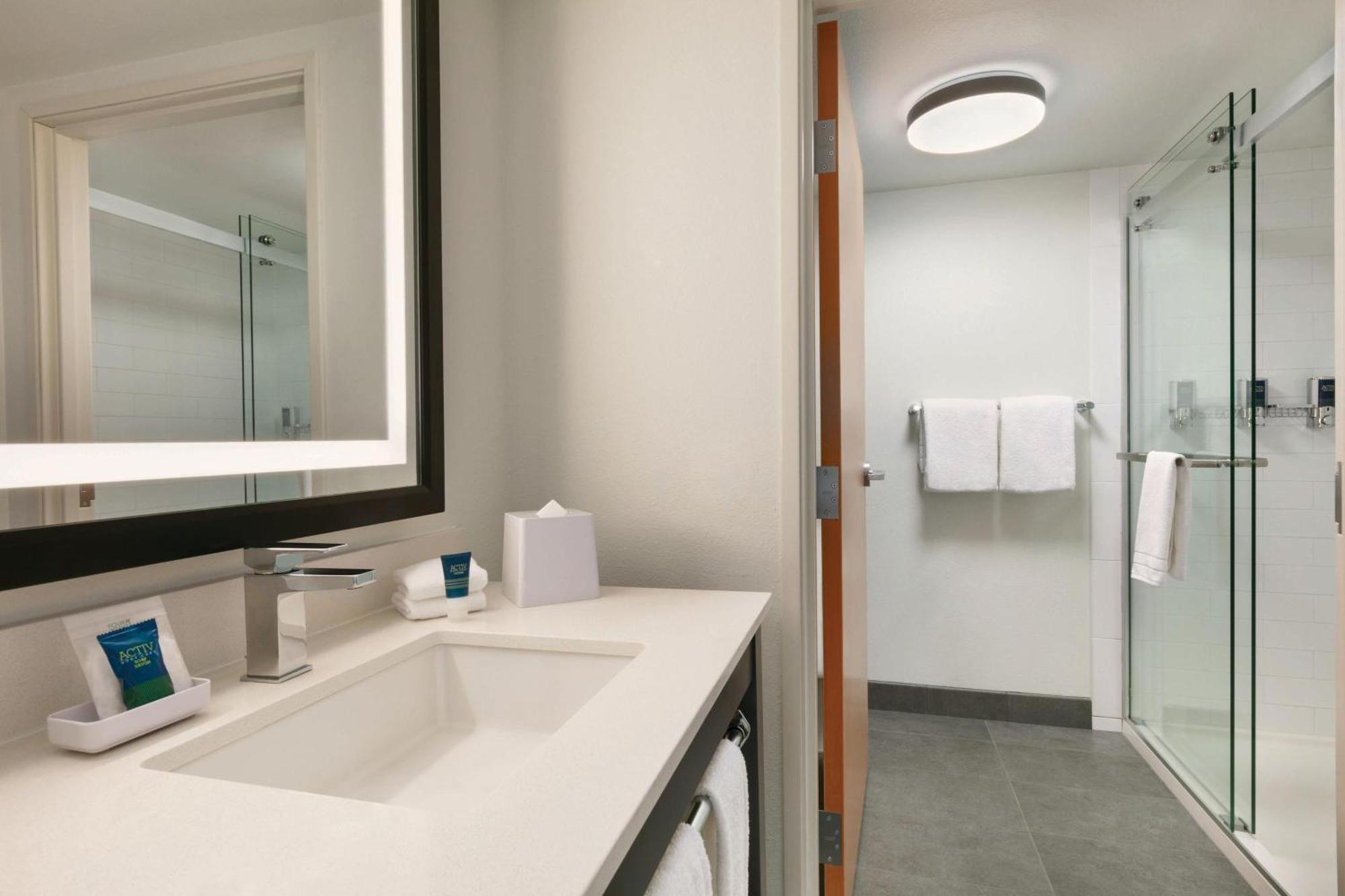 Four Points By Sheraton Raleigh Arena מראה חיצוני תמונה