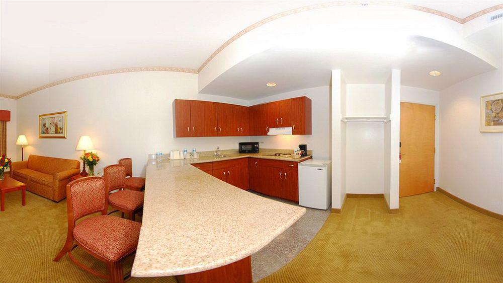 Four Points By Sheraton Raleigh Arena מראה חיצוני תמונה