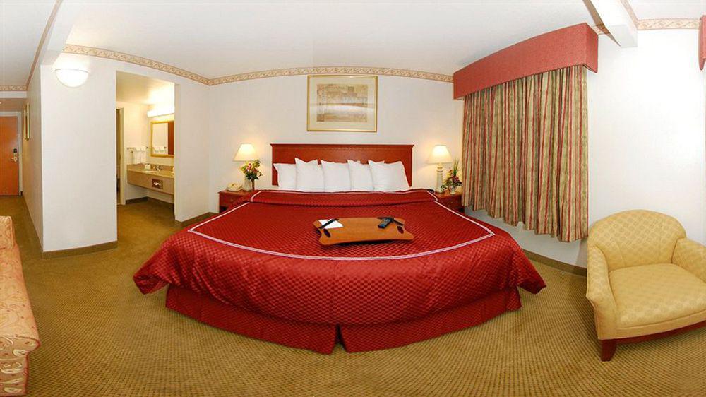 Four Points By Sheraton Raleigh Arena מראה חיצוני תמונה
