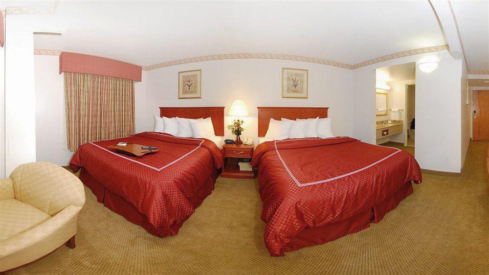 Four Points By Sheraton Raleigh Arena מראה חיצוני תמונה